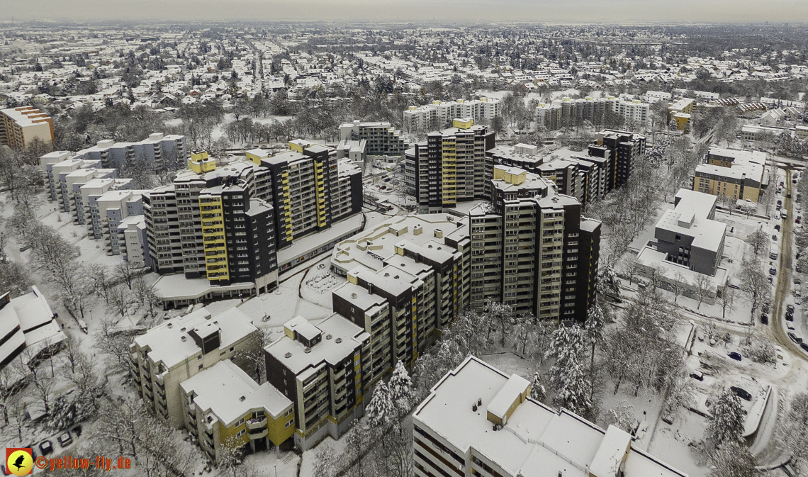 04.12.2021 - Karl-Marx-Ring und Marx-Zentrum in Neuperlach
